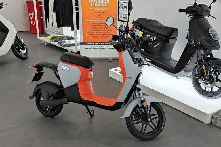 Segway B110s Electric Moped/ Electric Scooter (50cc) - Only 1 mile on the clock! As good as new. 