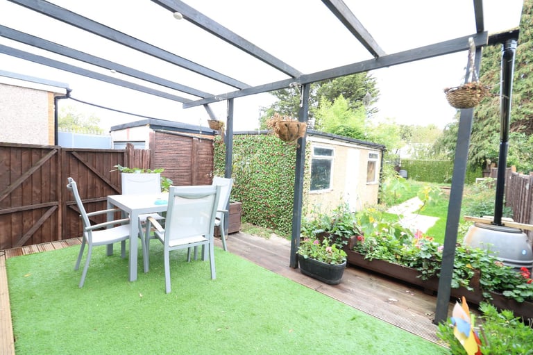 Three Bedroom End-Terrace House to Rent