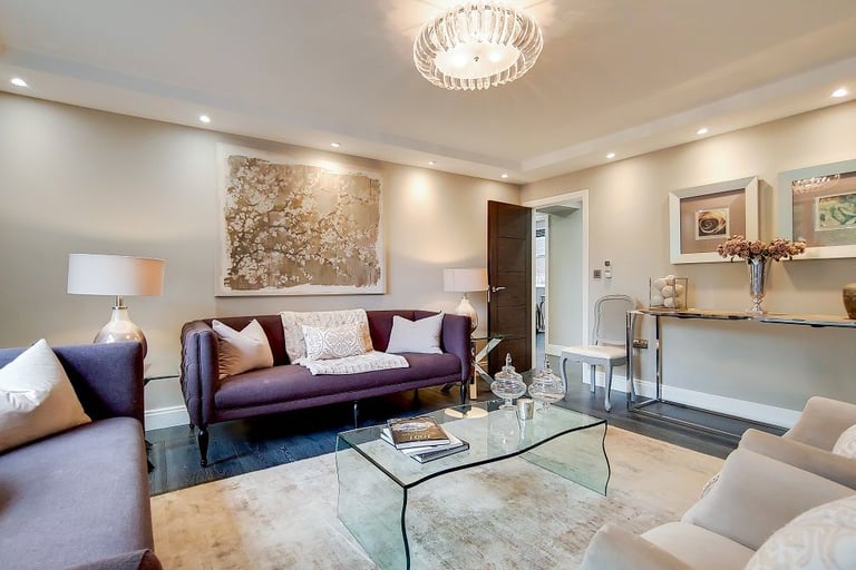 Three bedroom, three bathroom eigth floor apartment in St Johns Wood NW8