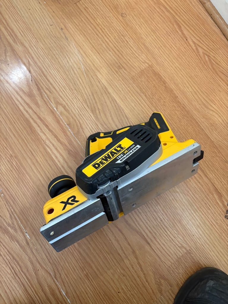 18 volt brushless dewalt planer 
