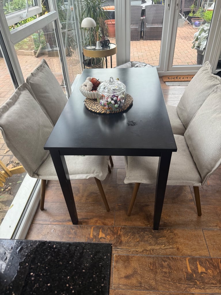 Table chairs 