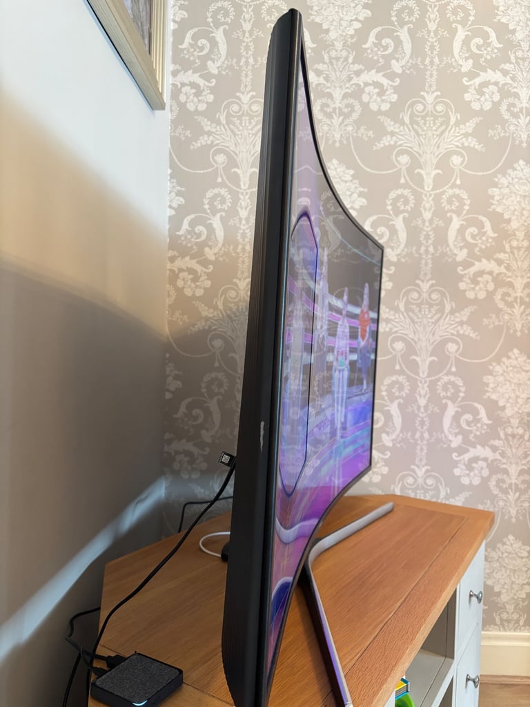 Samsung 43 inch Smart 4K UHD TV - Excellent Condition