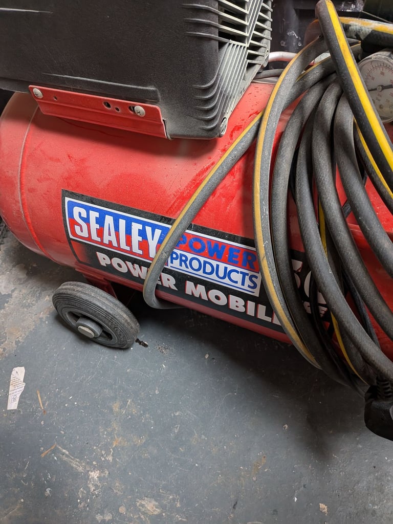 50ltr aor compressor with tyre and spray gun