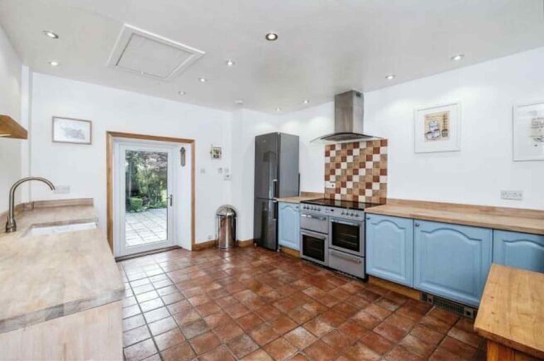 5 Bed Semi Detached House *** IMMEDIATELY AVAILABLE *** IV7 8LL