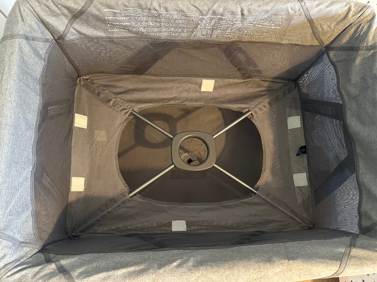 Nuna Travel Cot  - grey - With Baby Bassinet in excellent condition! 