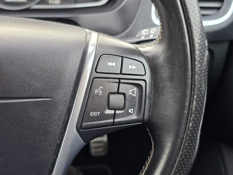 2017 Volvo V40 1.5 T3 R-Design Nav Plus Hatchback 5dr Petrol Auto Euro 6 (s/s) (152 ps) Hatchback...