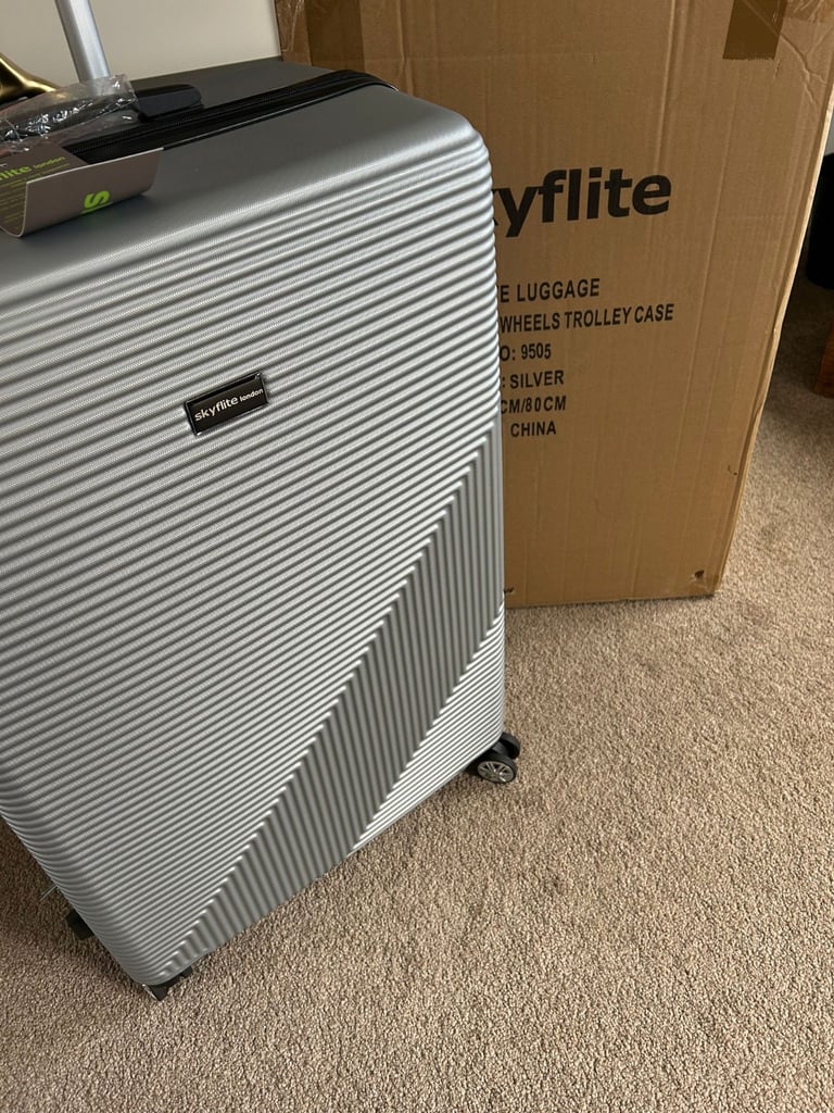 Skyflite London XL suitcase RRP 129