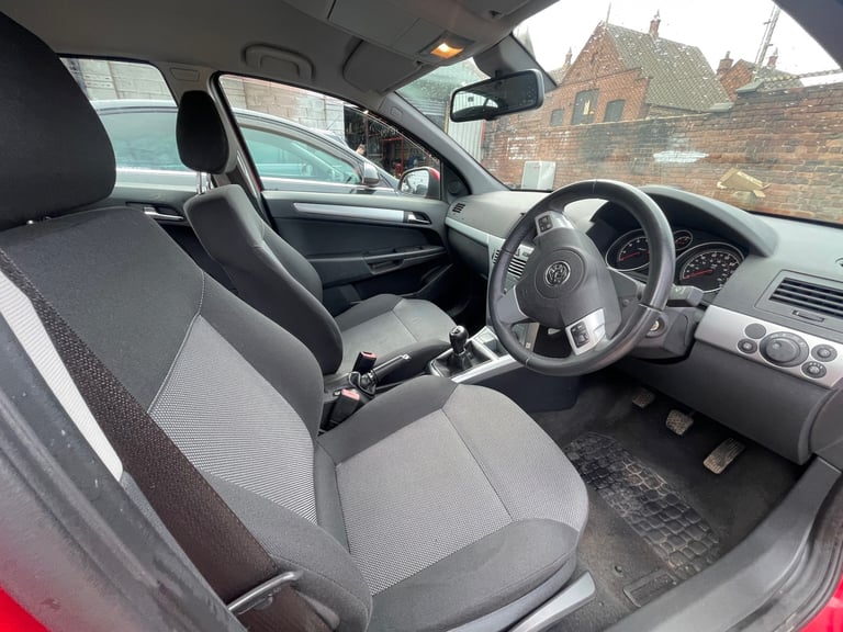 * 59 2010 VAUXHALL ASTRA 1.4L 5 DOOR + LONG MOT + IDEAL FIRST CAR + HPI CLEAR * 