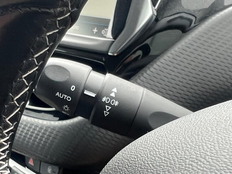 PEUGEOT 208 1.2 PureTech Tech Edition White Manual Petrol 2019