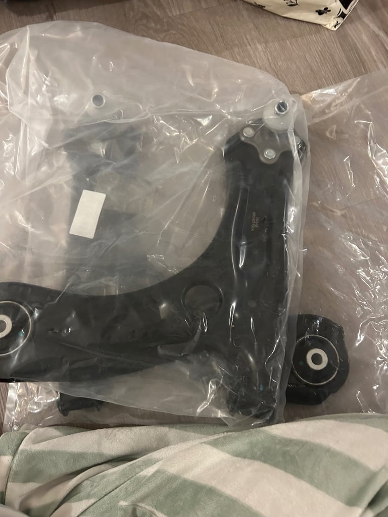 VW polo 6R 2009-2016 lower front wishbones - Front suspension arms pair