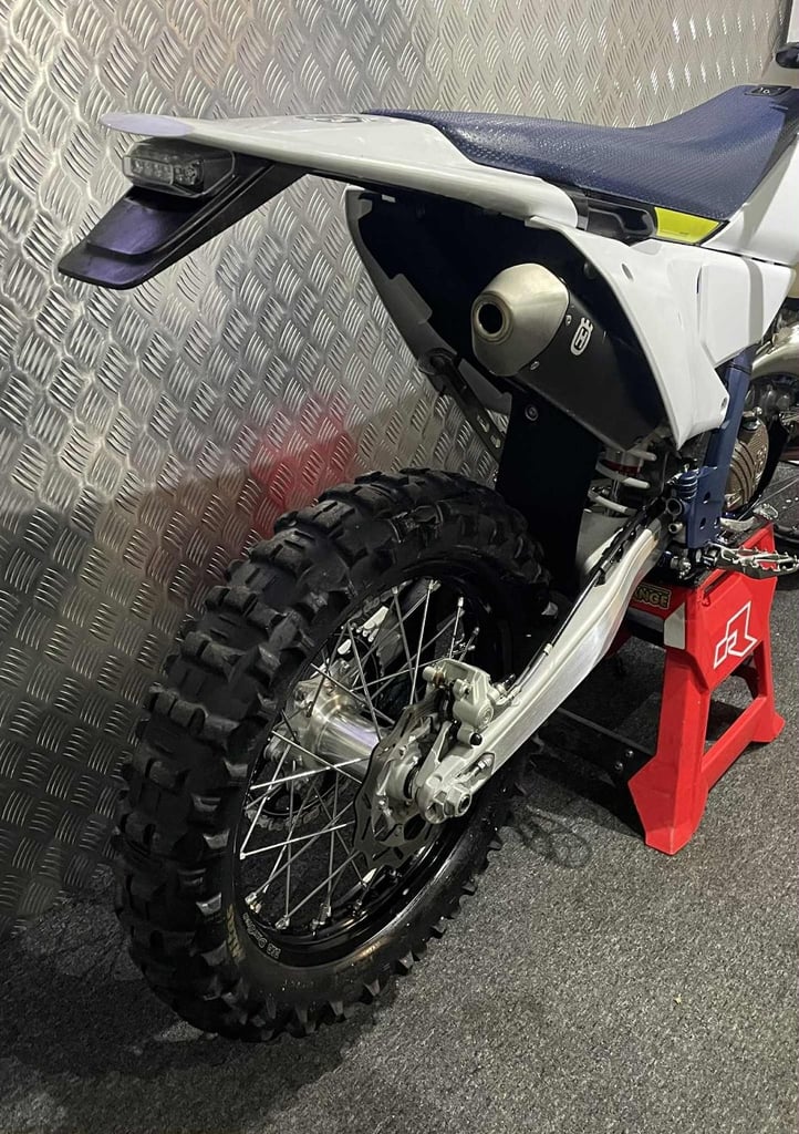 2025 HUSQVARNA 150 TPI...15 HOURS....CLEAN EXAMPLE....£6995.....MOTO X CHANGE 