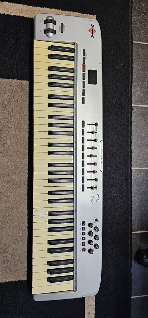 image for Free to a good home midi keyboard 
