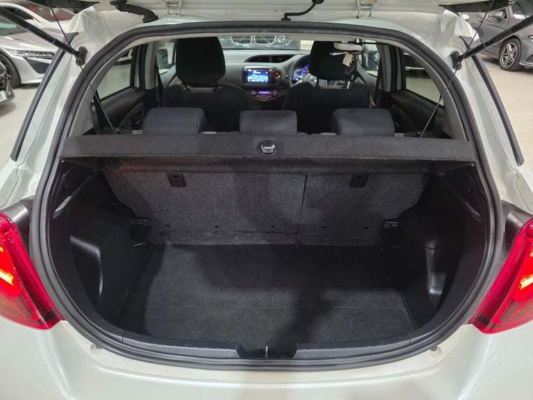 2015 Toyota Yaris 1.5 VVT-h Sport E-CVT Euro 6 5dr HATCHBACK Petrol/Electric Hybrid Automatic