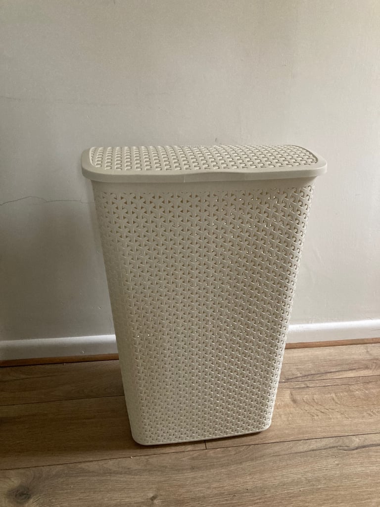 image for Curver washing basket with lid 