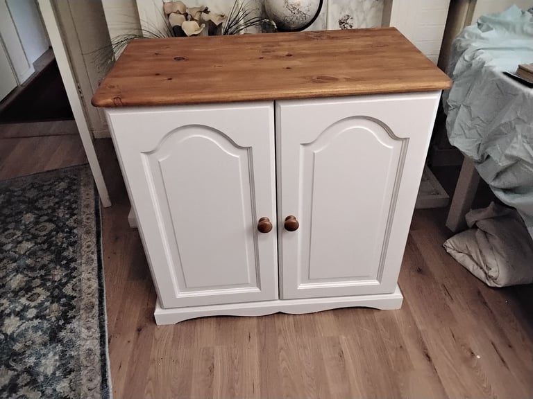 SIDEBOARD 