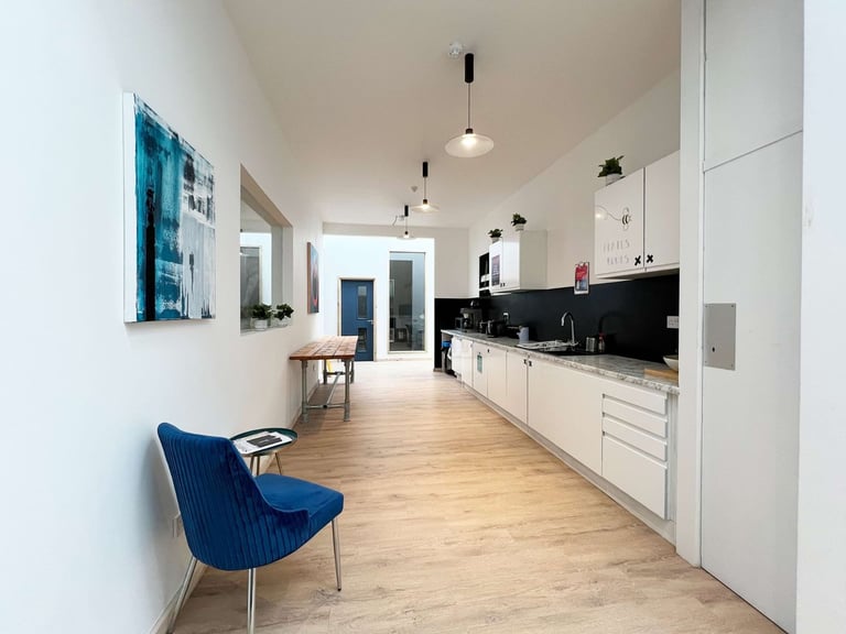 Music Studio | Soundproof Room | Podcast | Creative Space | Office In Leytonstone East London E10 
