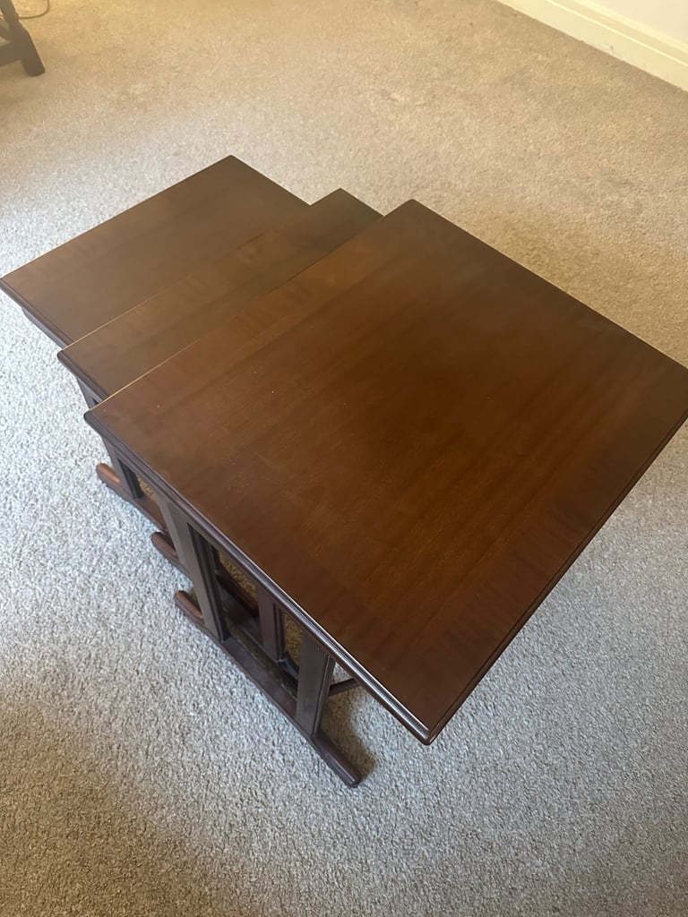 Set of 3 nesting tables