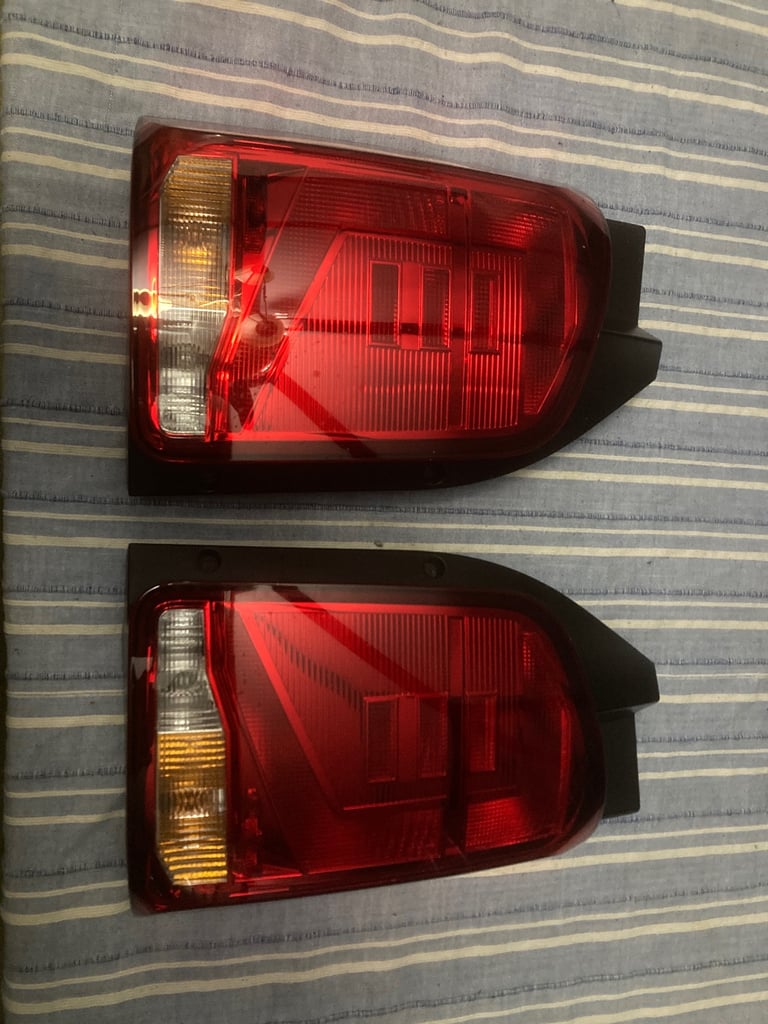 VW T6.1 Rear light clusters 