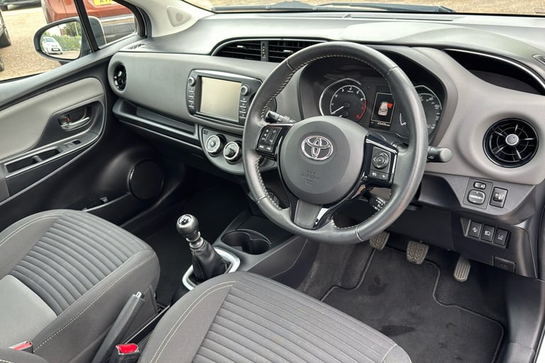  Toyota Yaris 1.5 Vvt I Icon Hatchback 5dr Petrol Manual Euro 6 111 Ps Petrol