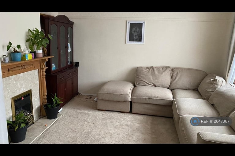 3 bedroom house in Trelawney Avenue, Slough, SL3 (3 bed) (#2647367)