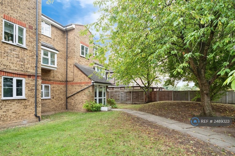 1 bedroom flat in Mill Court, London, E10 (1 bed) (#2489323)