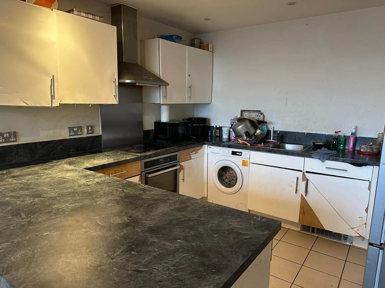 1 room in a 2 bed flat 