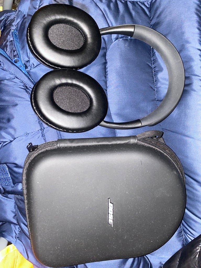 Bose 700 noise cancelling Bluetooth headphones 