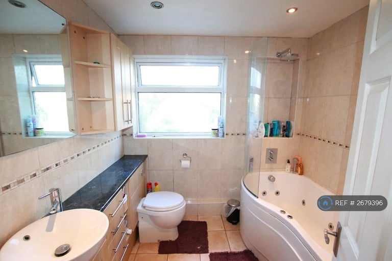 3 bedroom house in Blenheim Gardens, Reading, RG1 (3 bed) (#2679396)