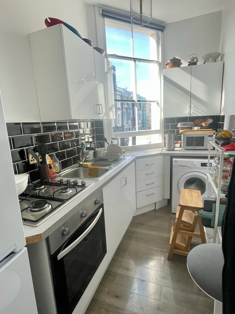 1 BEDROOM FLAT ALL SAINTS ROAD LADBROKE GROVE W11 