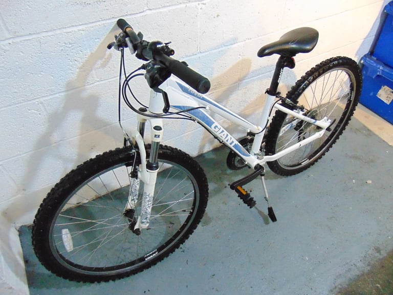 Giant Revel W3 (14" frame, suit teenager/short adult) Hardtail Mountain Bike (free local delivery)