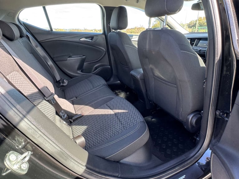 2017 Vauxhall Astra 1.4T 16V 150 SRi 5dr HATCHBACK PETROL Manual