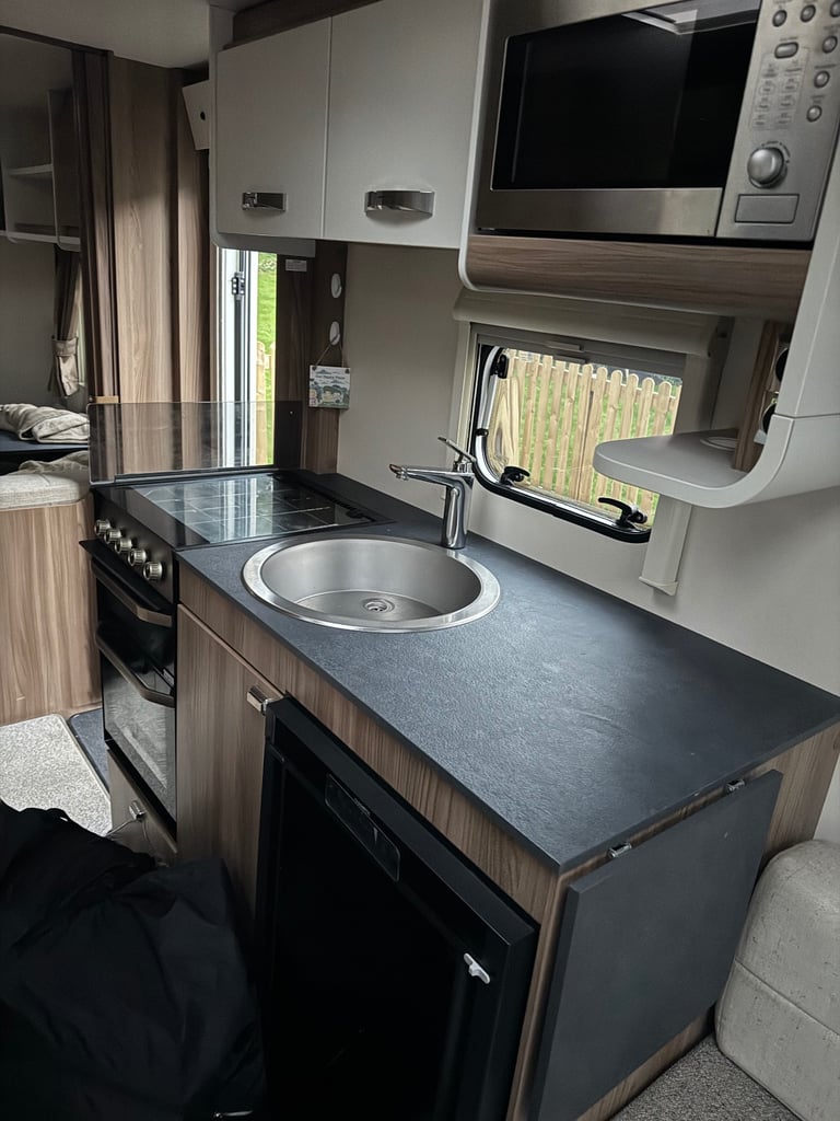2022 Swift Major 6TD Touring Caravan and Awning