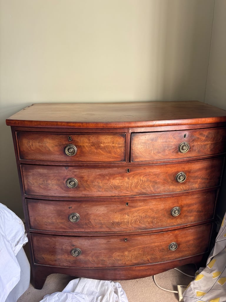 Georgian chest of drawers 