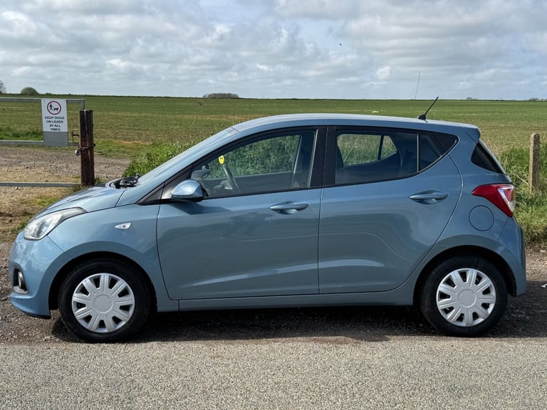 LOW MILEAGE + 2 KEYS