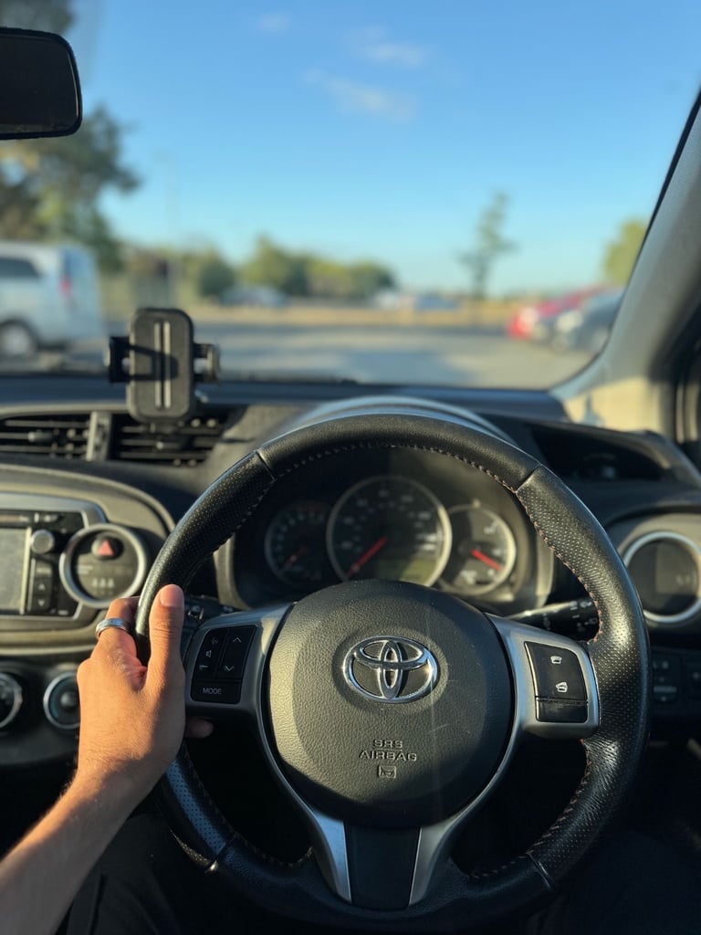 Toyota, YARIS, Hatchback, 2012, Manual, 1329 (cc), 5 doors