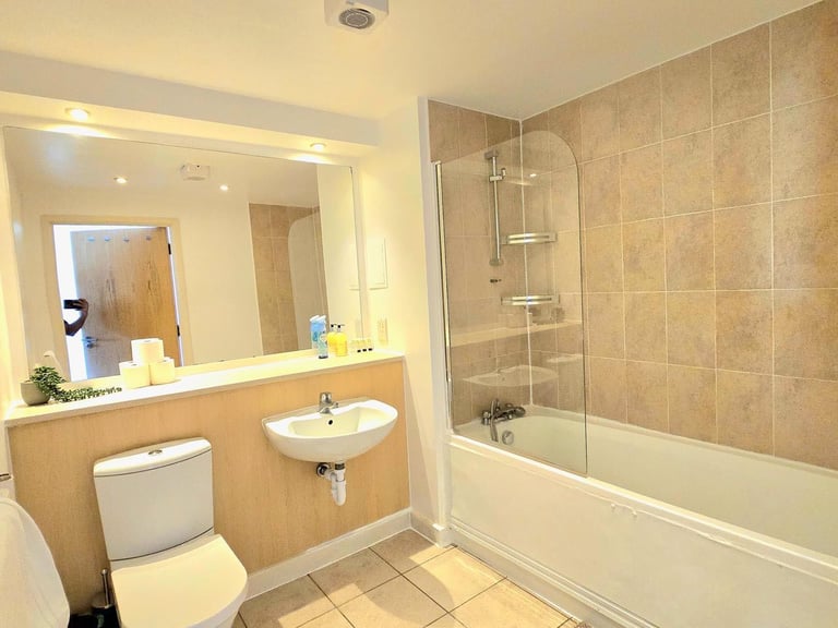 2 bed flat near Bow station 