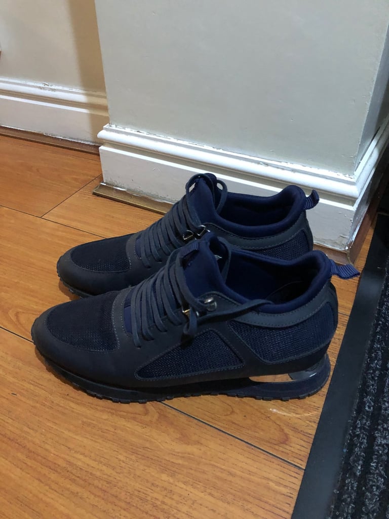 image for Men’s trainers - new condition navy mallets size 8