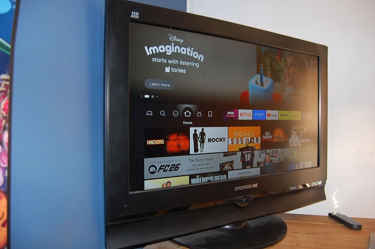 SAMSUNG Blu Ray 5.1 Dolby Surround SYSTEM SKYFALL 007 with 32 inch TV FREE delivery