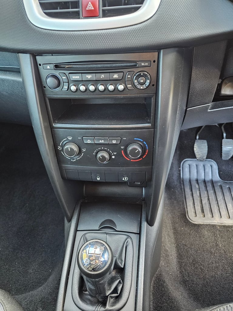 Peugeot, 207, Hatchback, 2010, Manual, 1398 (cc), 5 doors