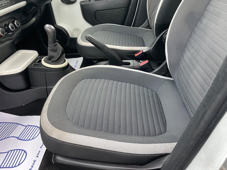 RENAULT TWINGO 1.0 SCE 15 REG 5 DOOR 12 MONTHS MOT ROAD TAX £20 LOW INSURANCE 50+MPG