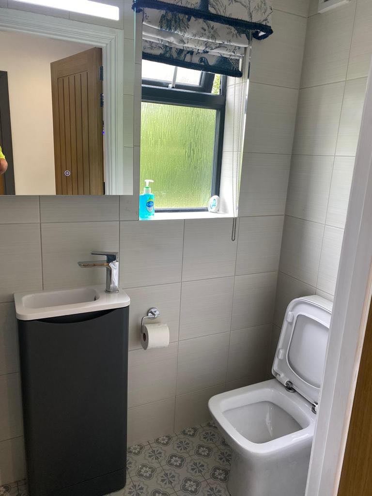 Private Lakeside Cabin Available To Rent