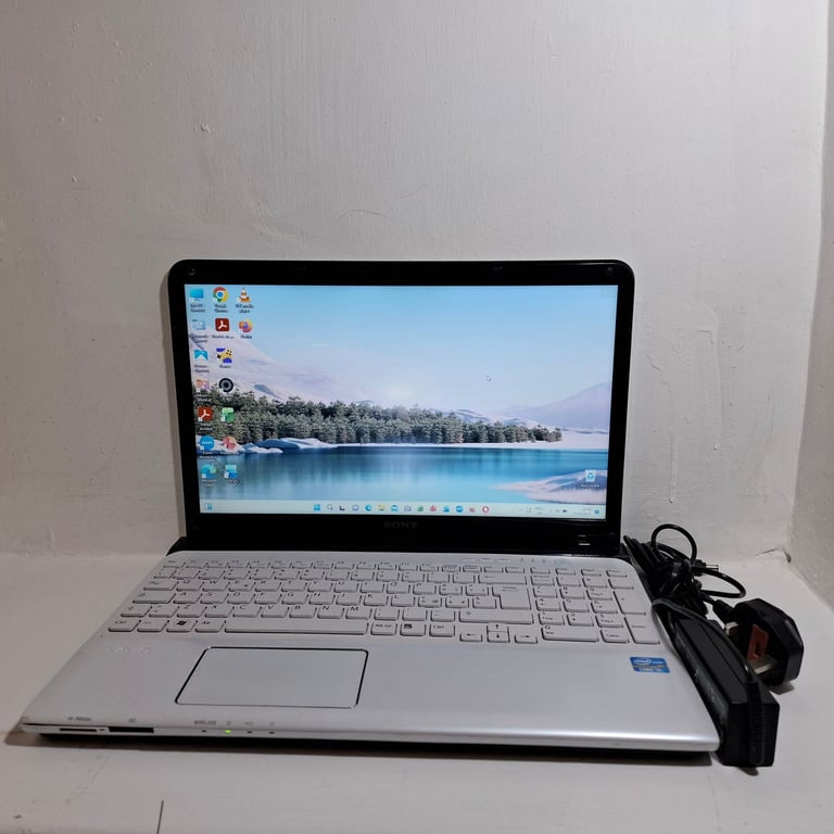 Sony Vaio SVE151J13M 15.6 Inc Intel-Core i5 CPU Win 11 Prof. with Activated 2024 Office 356 Laptop.