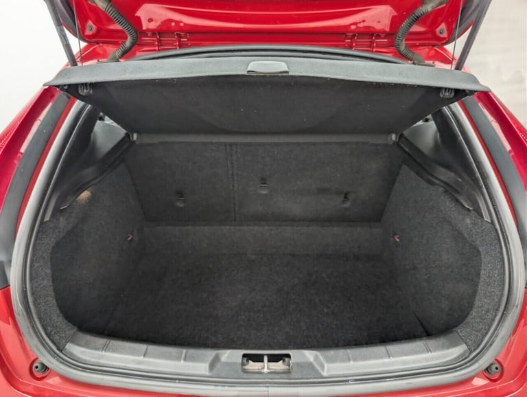 2017 Volvo V40 2.0 T2 Momentum Nav Plus Hatchback 5dr Petrol Manual Euro 6 (s/s) (122 ps)  HATCHB...