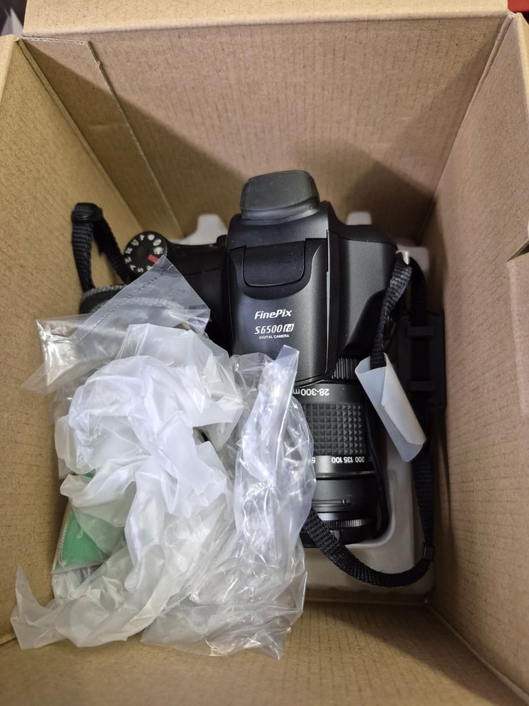 image for FUJIFILM Finepix S Series S6500fd 6.3MP Digital camera 