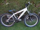 Saracen Xile 7005 bike, 14 inch lightweight frame, 26 inch wheels, 16 gears, front suspension