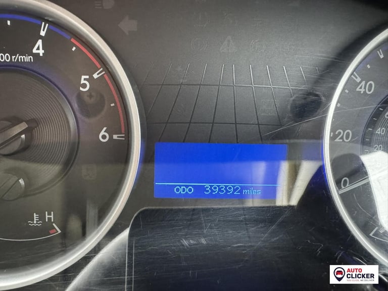 2020 Toyota Hilux 2.4 D-4D Active Pickup Extended Cab 4dr Diesel Manual 4WD Euro 6 (3.5t) (15 Pic...