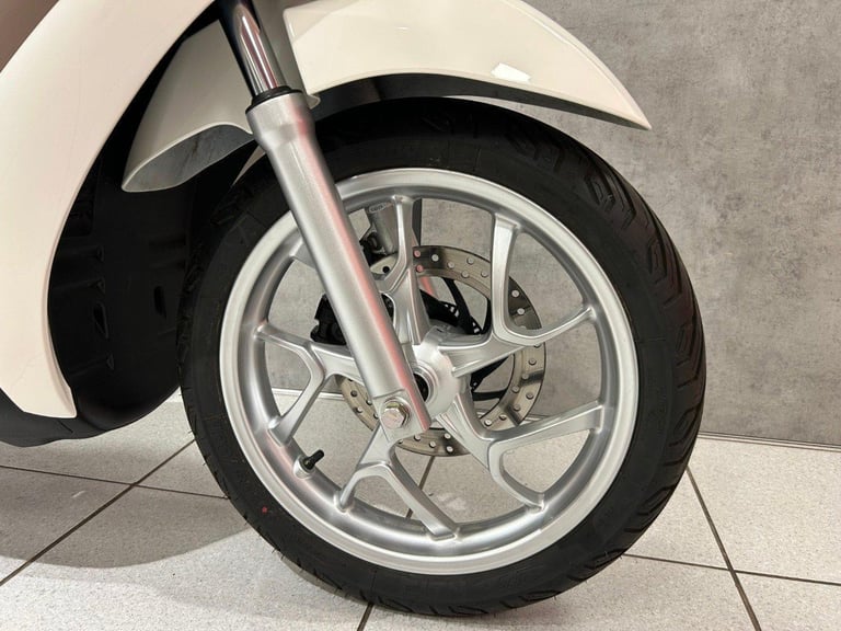 2023 Piaggio Medley 125 - 1332 miles