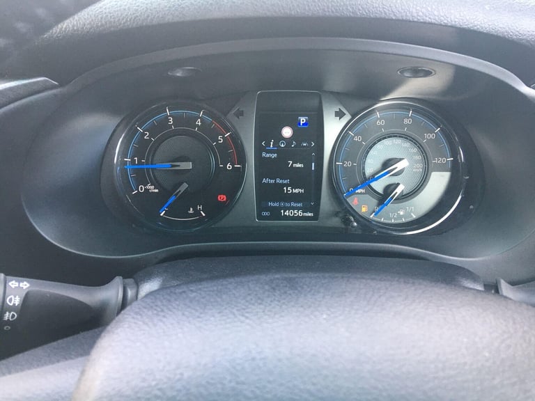 2023 Toyota Hilux 2.8 D-4D Invincible X Pickup Double Cab 4dr Diesel Auto 4WD Euro 6 (s/s) (2 Die...