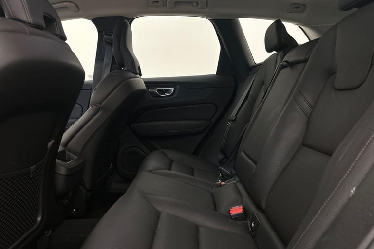2022 Volvo XC60 Momentum, B5 AWD mild hybrid ESTATE Petrol/Electric Hybrid Automatic