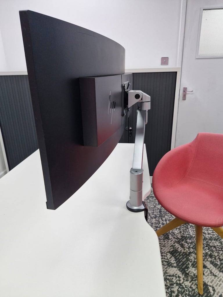 Hp z38c with heavey duty monitor Arm 38 inch curved monitor (3 available)